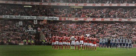 Minuto de Silêncio em memória de Eusébio no Clássico de Homenagem.